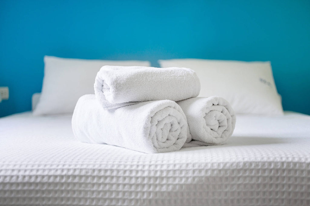 clean bed with towels